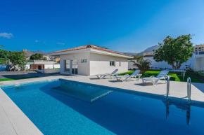 303 VILLA CASA JARDIN con piscina y gran jardín